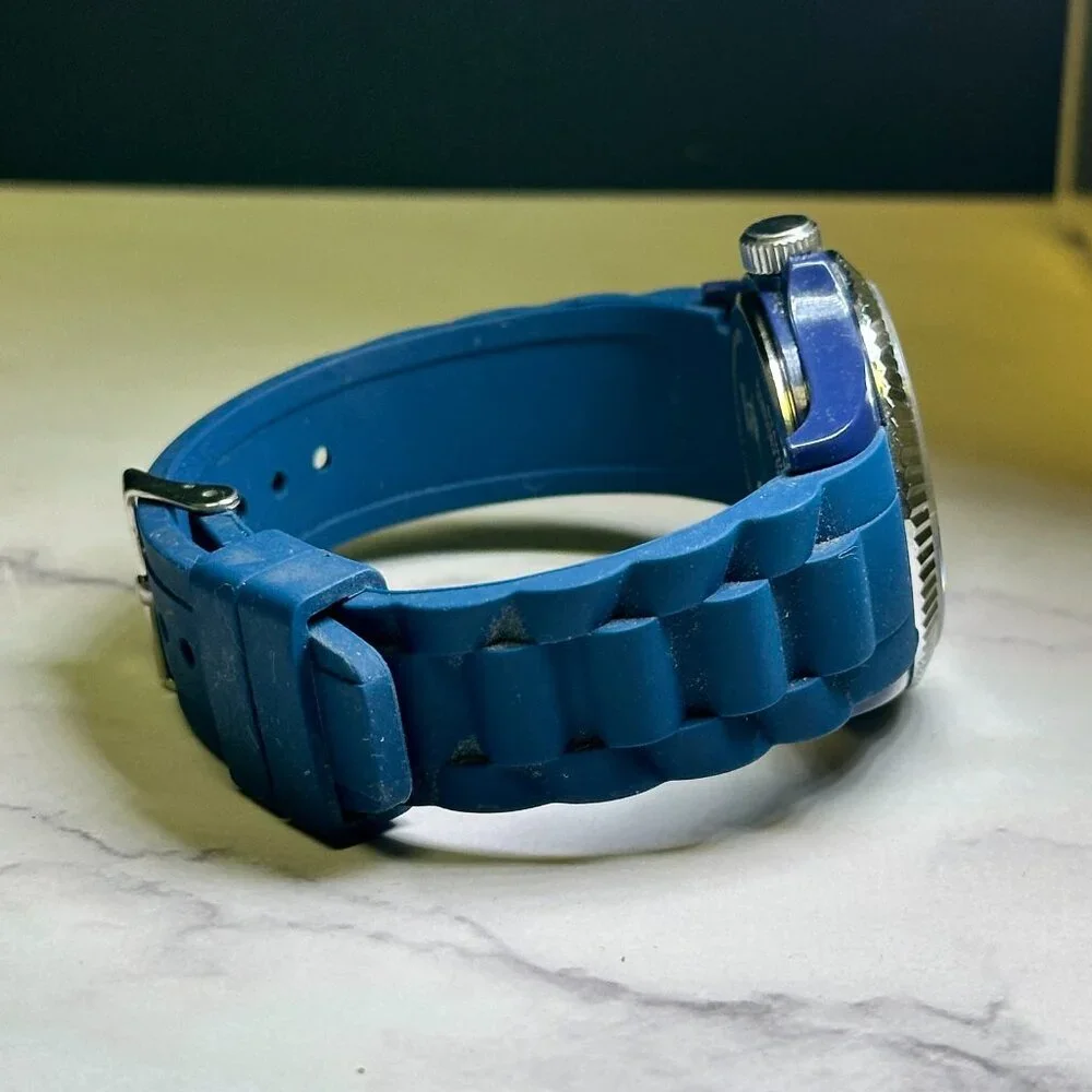 Sempre Watch Men Silver Tone Blue Silicone Band Fluted Bezel New Battery 9.5